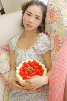 年轻漂亮少妇私密精油按摩保养
